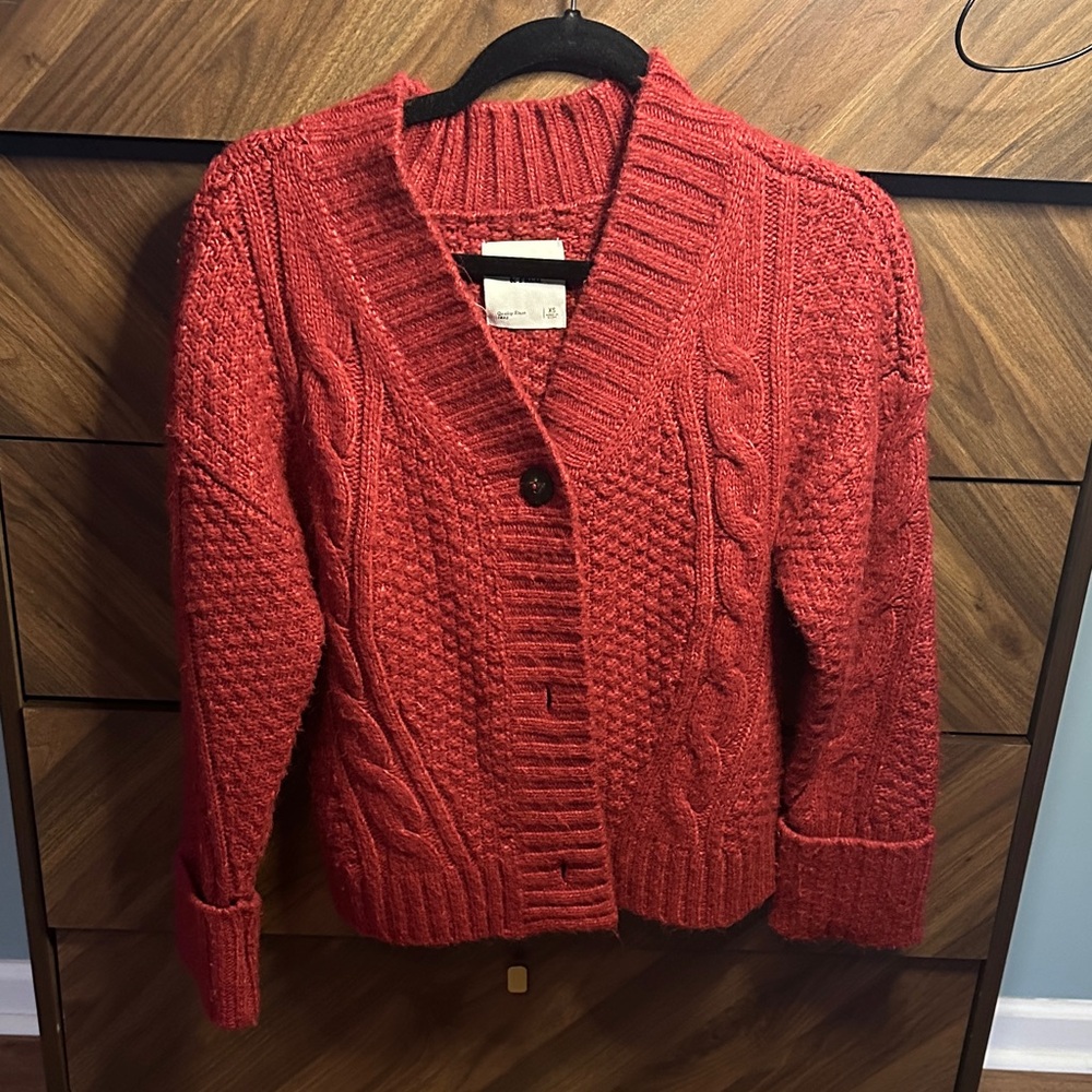 Abercrombie & Fitch Red V-Neck Cable Knit Sweater (XS)